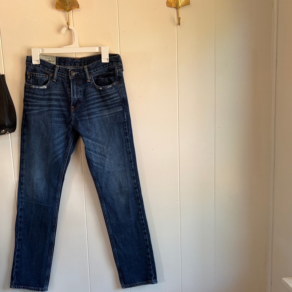 2/20$ Abercrombie & Fitch Dark Blue distresses Straight Boys